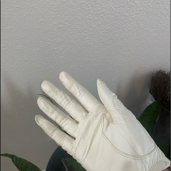 AUTHENTIC VINTAGE IVORY LEATHER  CHRISTIAN DIOR Lord & Taylor GLoves - Picture 7 of 7